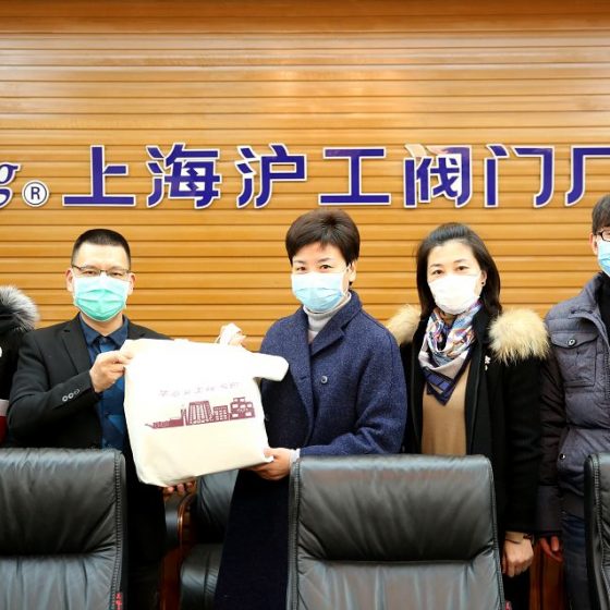 华亭镇党委书记何蓉走访调研上海沪工阀门厂